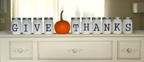 give thanks mason jars - All you need is mason jars, spray paint and vynil letters. Easy!