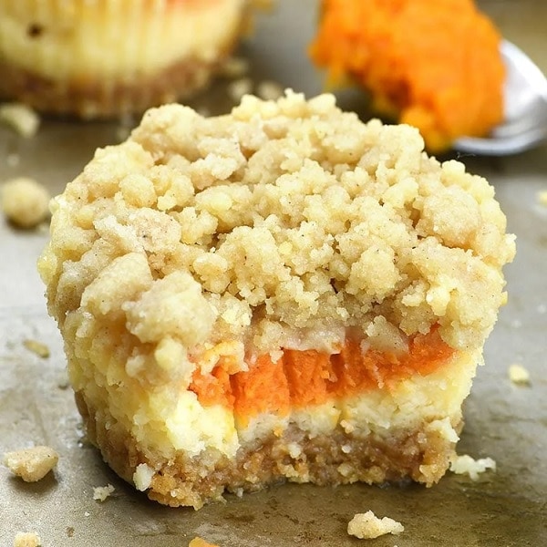 Mini Pumpkin Cheesecakes With Streusel Topping
